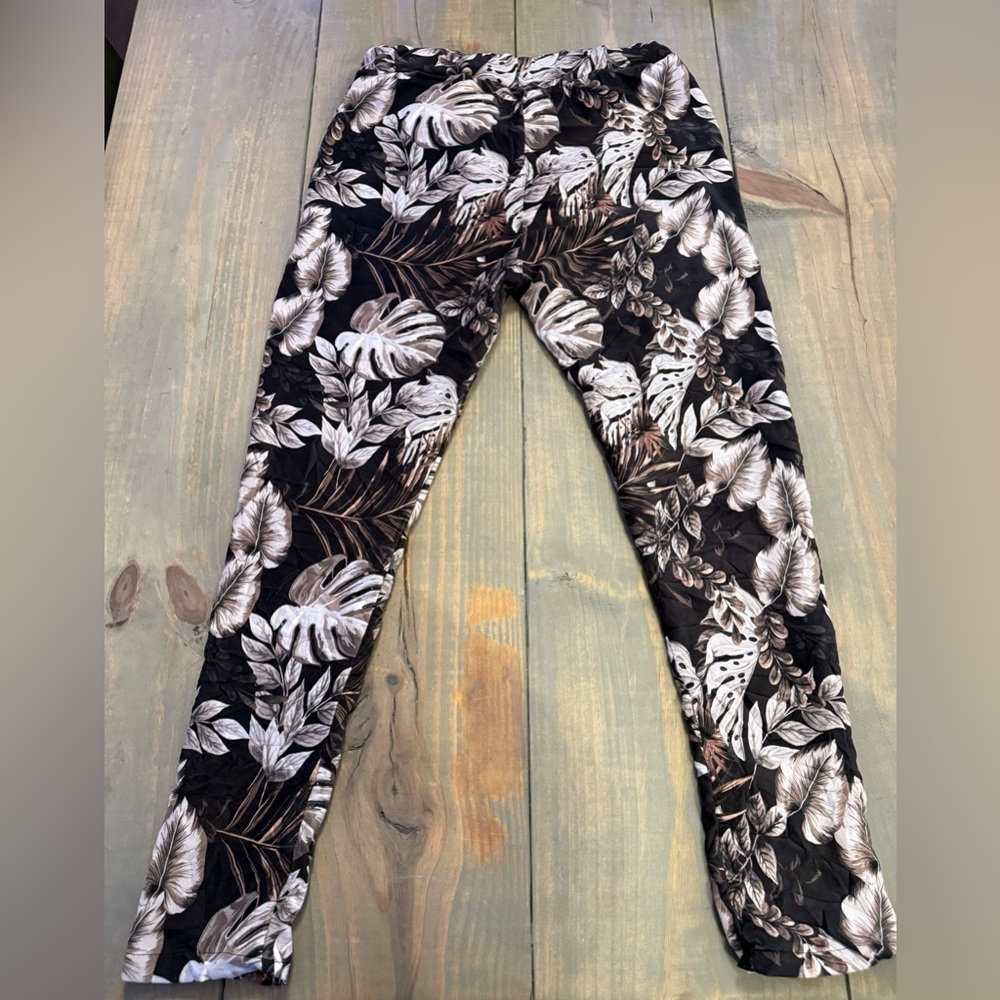🌴Soft & Stretchy Tropical Print Pants - Made in Italy - TU (One Size)🌴 - Picture 3 of 12